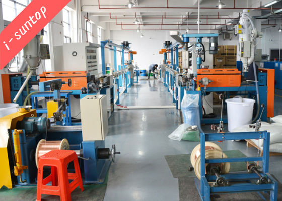 15kw 90kg / H เครื่องผลิตลวดสายการอัดรีดสายซิลิโคน