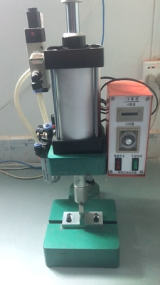 เครื่องจีบสายไฟเบอร์ออปติกแนวตั้ง Crimper นิวเมติก